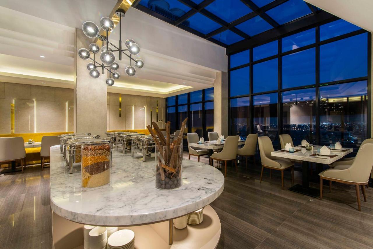 Waw Hotel Suites King Abdullah Road Рияд Екстериор снимка
