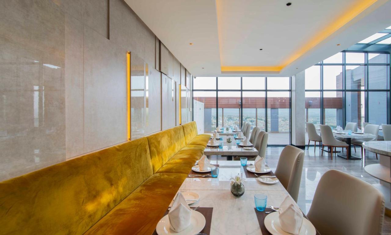 Waw Hotel Suites King Abdullah Road Рияд Екстериор снимка