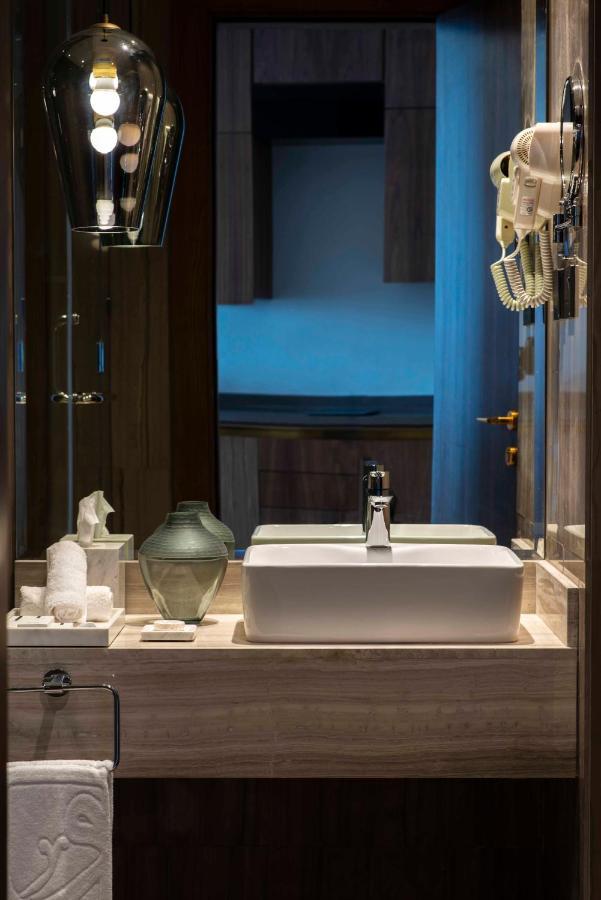 Waw Hotel Suites King Abdullah Road Рияд Екстериор снимка